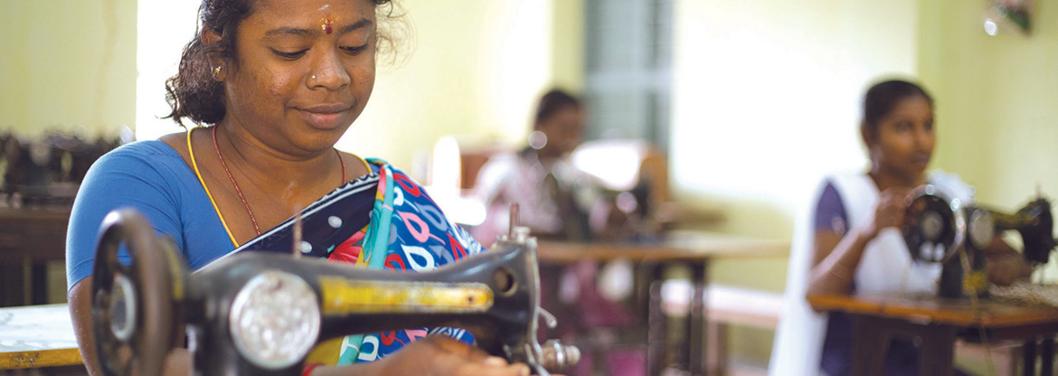  தையல் இயந்திரத் திட்டத்தின் இலவச விநியோகம்